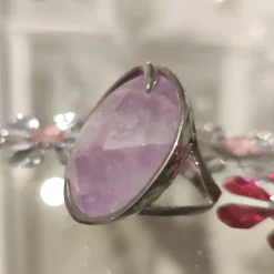Anillo De Plata Rodiada Con Piedra De Cuarzo Facetada