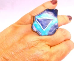 Anillo madera forma irregular con esmalte al fuego