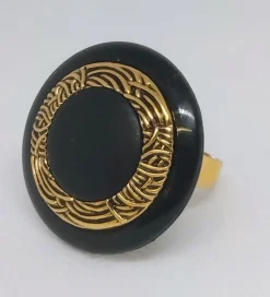 Anillo negro y dorado