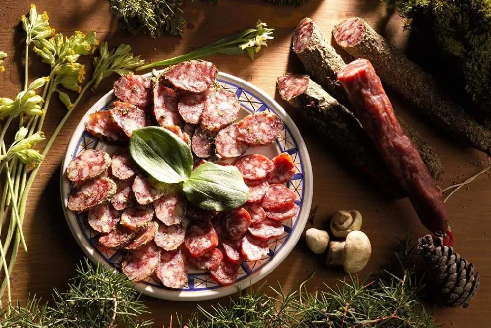 Sale Montes Universales Chori-Fuet de Ciervo envasado al vacío (120g) [clásico, a la pimienta y a las finas hierbas