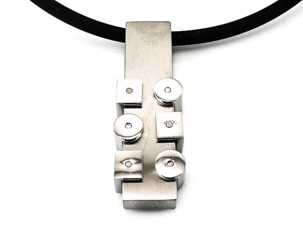 Colgante Acero Inox Cuadrados Y Circulos Con Caucho Negro