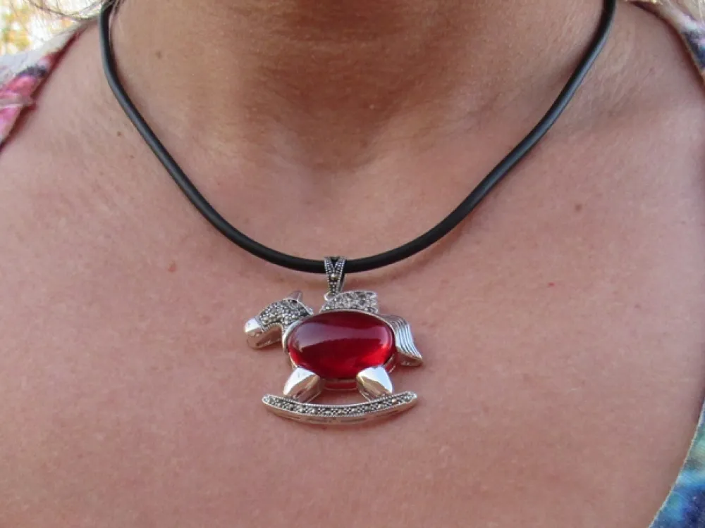 Discount Colgante Caballo Alado De Plata Vieja Y Marquesitas