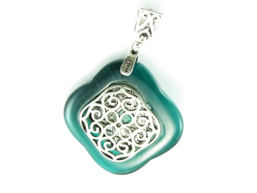 Sale Colgante De Plata Vieja Con Piedra Verde Ojo De Gato