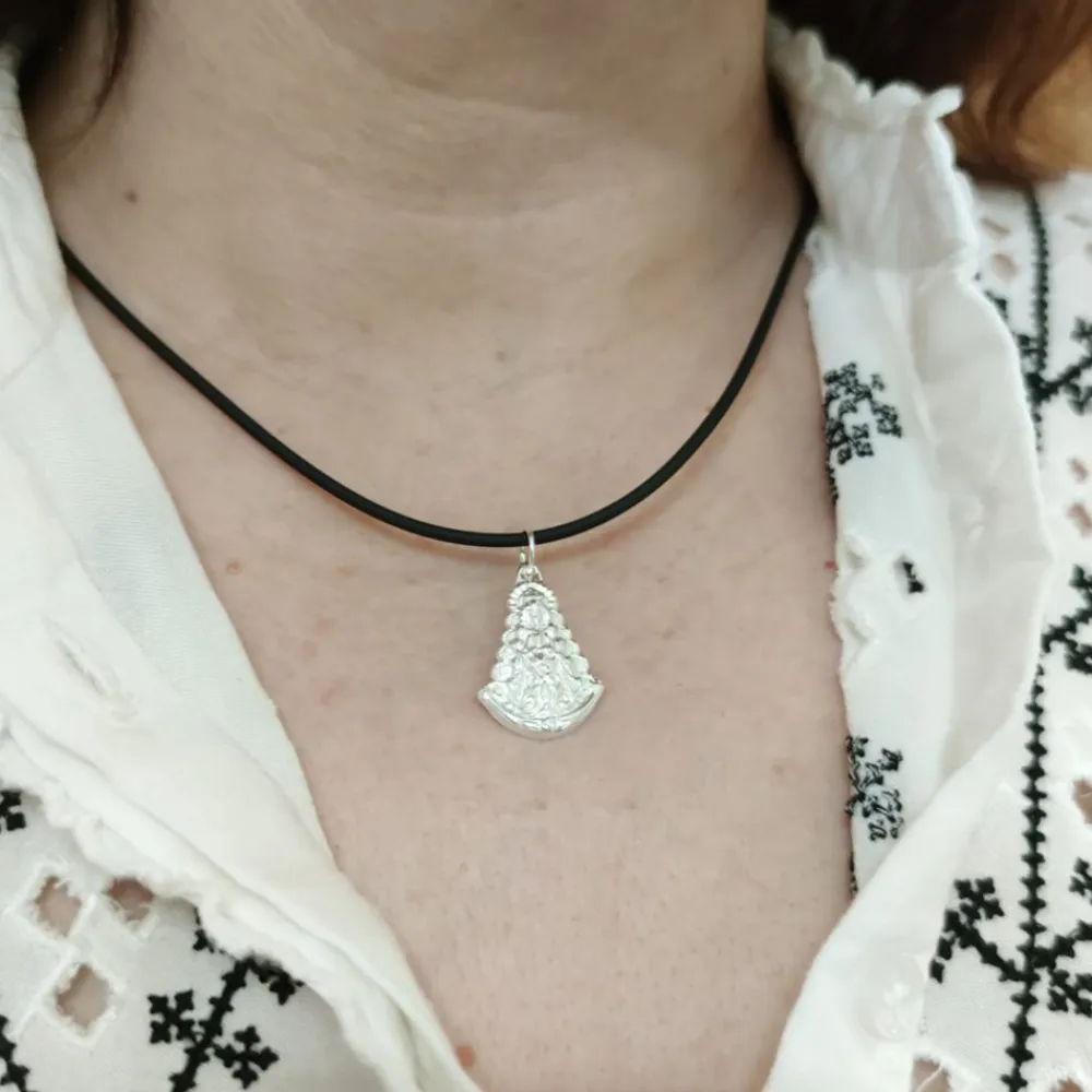 Discount Colgante Virgen Del Rocío De Plata