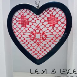 New Leyi & Lace Collar Corazón y Encaje de Bolillos en Rojo