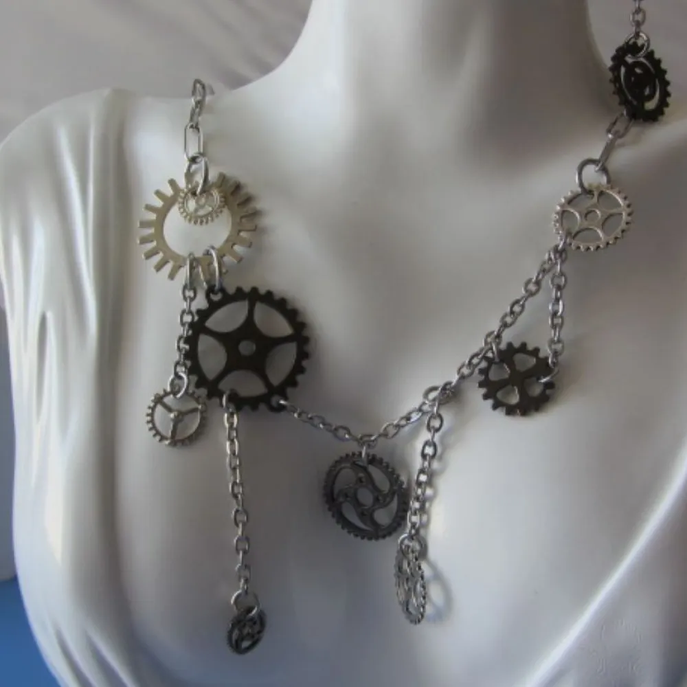 Che Carino Art Conjunto collar y pendientes -engranaje