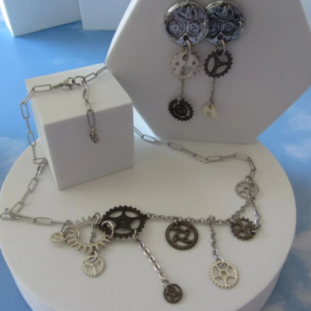 Che Carino Art Conjunto collar y pendientes -engranaje