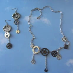 Che Carino Art Conjunto collar y pendientes -engranaje