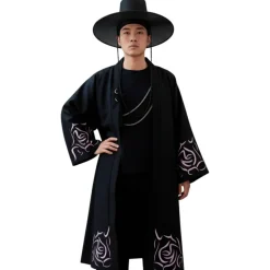 Disfraz Guerrero K-Pop Hombre con Sombrero Gat y Túnica Negra
