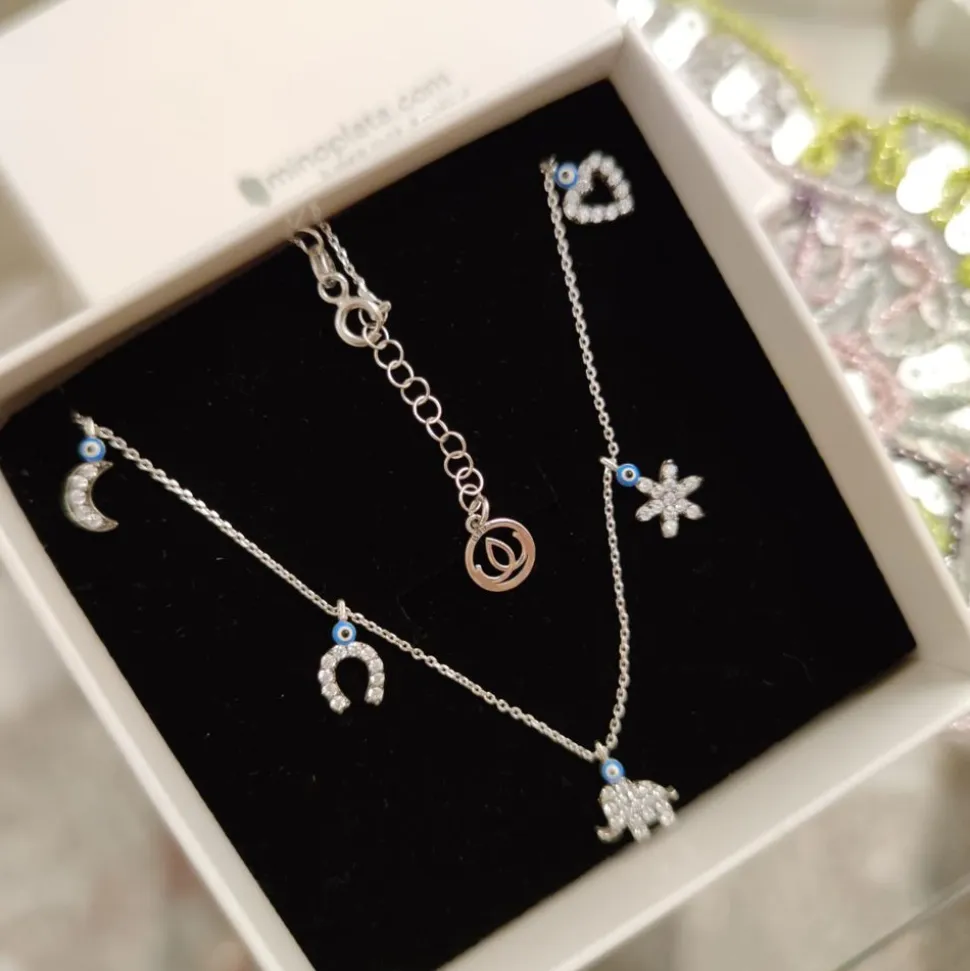 Gargantilla Con Amuletos De Plata Rodiada, Circonitas Y Esmalte