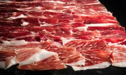 JAMON IBERICO PREMIUM LONCHEADO despiezado y presentado en sobres envasados al vacío de 200 gr ,taquitos y hueso .