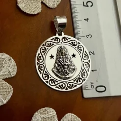 Sale Medalla Calada De Plata De Ley Con La Virgen Del Rocío