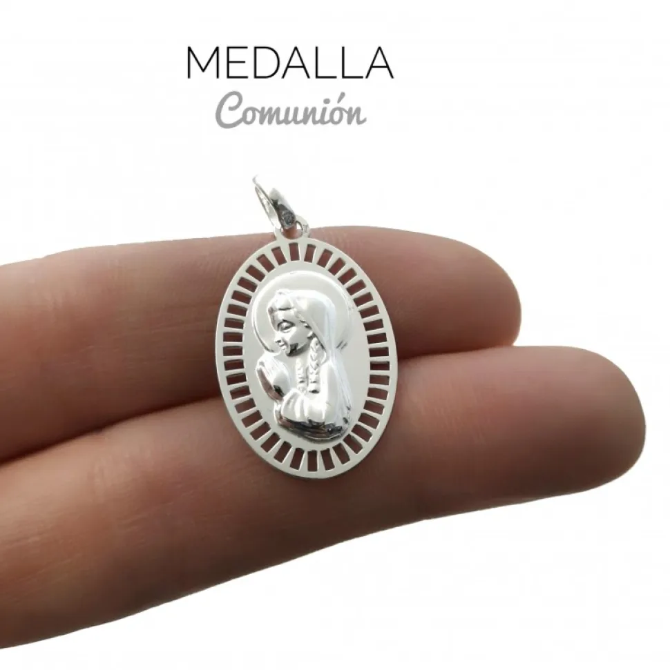 Medalla Ovalada De Plata De Ley Calada Con La Virgen Niña