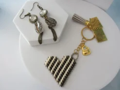 Pack llaveros corazón + pendientes multicolor