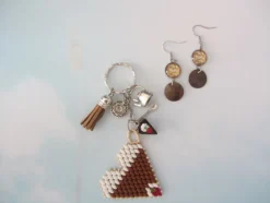 Pack llaveros corazón + pendientes multicolor