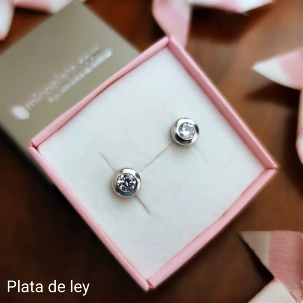 Clearance Pendientes Chaton De Plata Con Circonita 4 Mm. Para Bebés