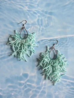 Sale Che Carino Art Pendientes coral con rocallas