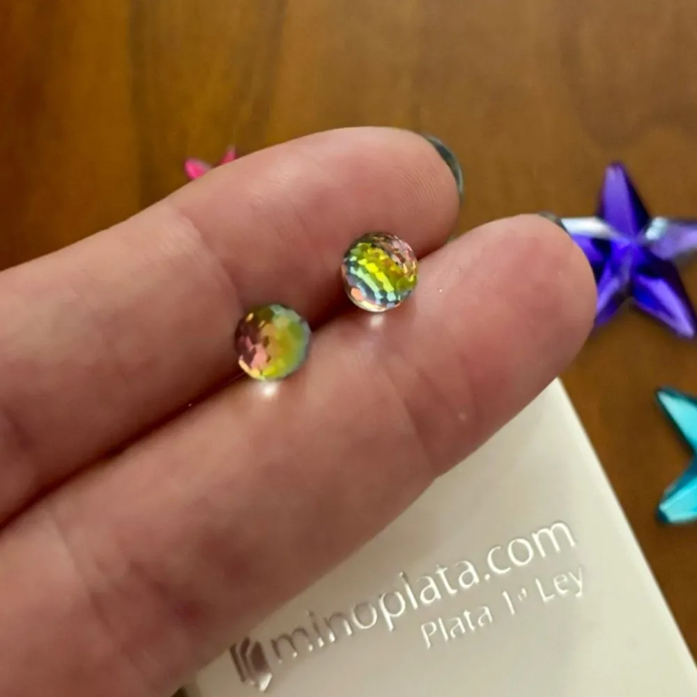 Clearance Pendientes De Bola 6Mm Plata Con Cristal Tornasol Verde Y Fucsia