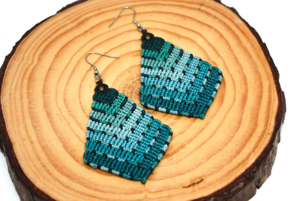 Discount Reychel Art Pendientes de macramé con degradado azul