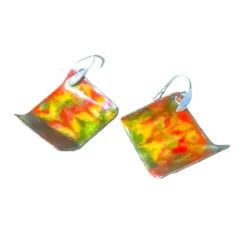 Pendientes esmaltados al fuego y cobre angulado