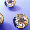 Pin de Enamel (metal) de las Hermanas Extrañas