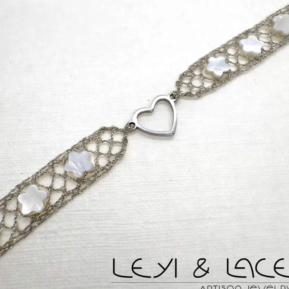Pulsera de Encaje de Bolillos Corazón con Flores