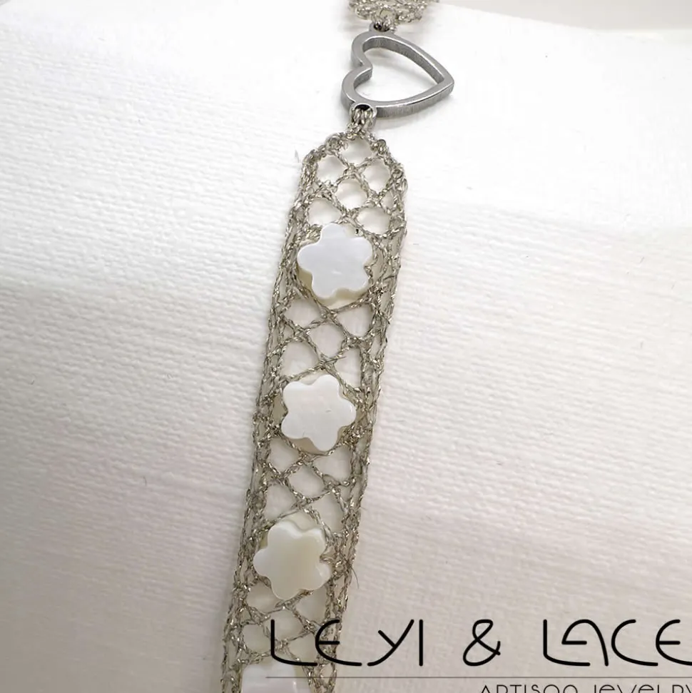Pulsera de Encaje de Bolillos Corazón con Flores