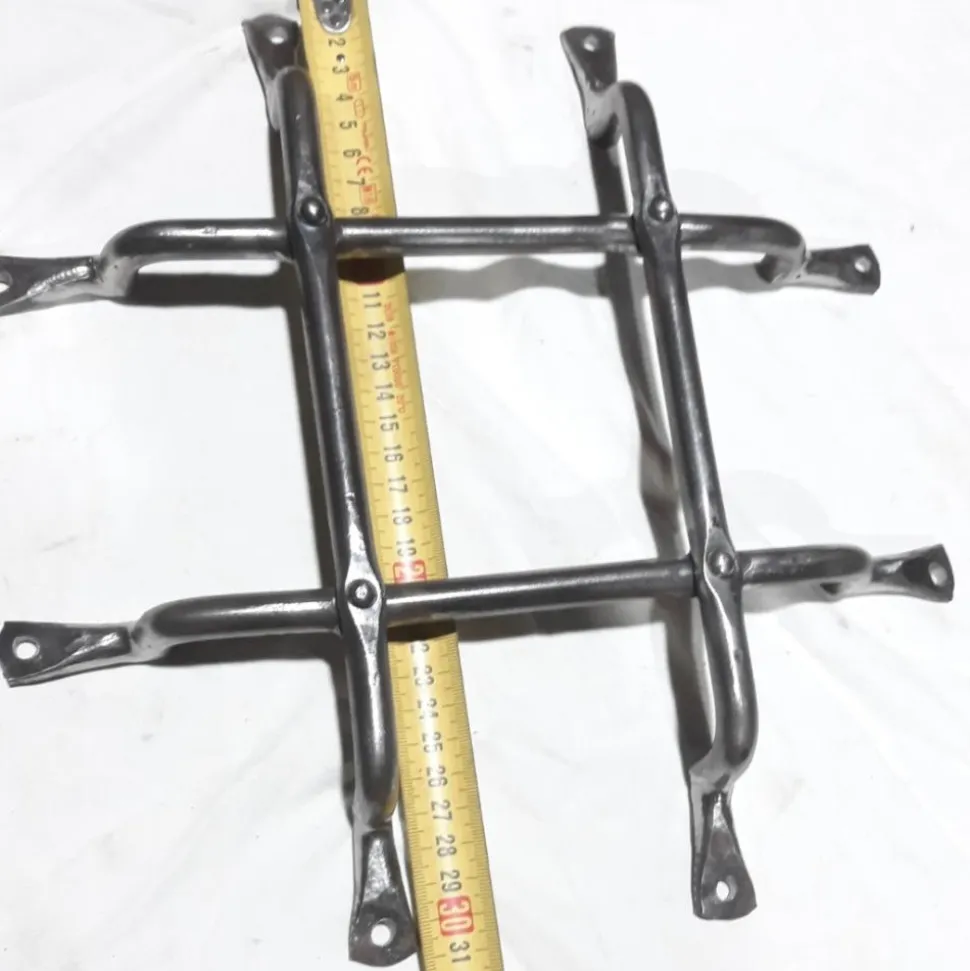 Rejas de Forja sin pintar para Mirillas y Puertas de Madera Rústicas - Para Mirillas o ventanucos de 20x20cm